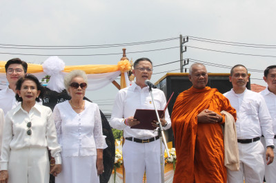 พ่อเมืองสุราษฎร์ธานีนำข้าราชการและประชาชนร่วมขบวนแห่ผ้าพระบฏ ... พารามิเตอร์รูปภาพ 1