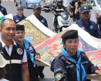 พ่อเมืองสุราษฎร์ธานีนำข้าราชการและประชาชนร่วมขบวนแห่ผ้าพระบฏ ... พารามิเตอร์รูปภาพ 5