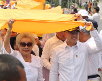 พ่อเมืองสุราษฎร์ธานีนำข้าราชการและประชาชนร่วมขบวนแห่ผ้าพระบฏ ... พารามิเตอร์รูปภาพ 6
