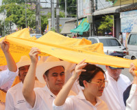 พ่อเมืองสุราษฎร์ธานีนำข้าราชการและประชาชนร่วมขบวนแห่ผ้าพระบฏ ... พารามิเตอร์รูปภาพ 7
