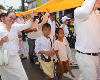 พ่อเมืองสุราษฎร์ธานีนำข้าราชการและประชาชนร่วมขบวนแห่ผ้าพระบฏ ... พารามิเตอร์รูปภาพ 14