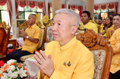 รองผู้ว่าราชการจังหวัดสุราษฎร์ธานี เป็นประธานในพิธีเจริญพระพ ... พารามิเตอร์รูปภาพ 1