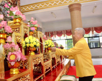 รองผู้ว่าราชการจังหวัดสุราษฎร์ธานี เป็นประธานในพิธีเจริญพระพ ... พารามิเตอร์รูปภาพ 2