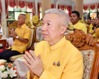รองผู้ว่าราชการจังหวัดสุราษฎร์ธานี เป็นประธานในพิธีเจริญพระพ ... พารามิเตอร์รูปภาพ 4