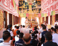 รองผู้ว่าฯ สุราษฎร์ธานี เปิดงานปิดทองฝังลูกนิมิตและผูกพันธสี ... พารามิเตอร์รูปภาพ 18