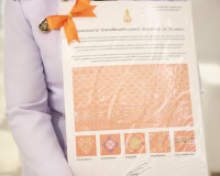 จังหวัดสุราษฎร์ธานี จัดพิธีมอบแบบลายผ้าพระราชทาน &quot;ลายสิริราช ... พารามิเตอร์รูปภาพ 5