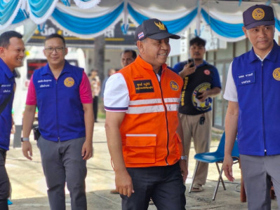 รองผู้ว่าราชการจังหวัดสุราษฎร์ธานี พร้อมด้วย หัวหน้าส่วนราชก ... พารามิเตอร์รูปภาพ 1