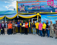 รองผู้ว่าราชการจังหวัดสุราษฎร์ธานี พร้อมด้วย หัวหน้าส่วนราชก ... พารามิเตอร์รูปภาพ 18