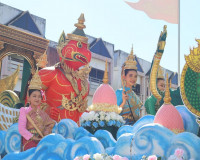 ผู้ว่าฯ สุราษฎร์ฯ นำประชาชนร่วมตักบาตรรับปีใหม่ไทย สืบสานประ ... พารามิเตอร์รูปภาพ 1
