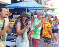 ผู้ว่าฯ สุราษฎร์ฯ นำประชาชนร่วมตักบาตรรับปีใหม่ไทย สืบสานประ ... พารามิเตอร์รูปภาพ 3