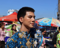 ผู้ว่าฯ สุราษฎร์ฯ นำประชาชนร่วมตักบาตรรับปีใหม่ไทย สืบสานประ ... พารามิเตอร์รูปภาพ 9