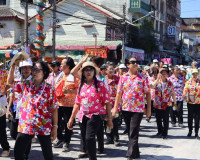 ผู้ว่าฯ สุราษฎร์ฯ นำประชาชนร่วมตักบาตรรับปีใหม่ไทย สืบสานประ ... พารามิเตอร์รูปภาพ 10