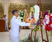 จังหวัดสุราษฎร์ธานี จัดพิธีวางพวงมาลา น้อมรำลึกในพระมหากรุณา ... พารามิเตอร์รูปภาพ 14