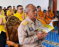 รองผู้ว่าราชการจังหวัดสุราษฎร์ธานี เป็นประธานพิธีเจริญพระพุท ... พารามิเตอร์รูปภาพ 4