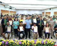 จังหวัดสุราษฎร์ธานี มอบโฉนดที่ดินตามโครงการ&quot;มอบโฉนดที่ดินทั่ ... พารามิเตอร์รูปภาพ 13
