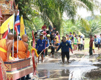 รองผู้ว่าราชการจังหวัดสุราษฎร์ธานี เป็นประธานเปิดงานประเพณีช ... พารามิเตอร์รูปภาพ 11