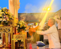 รองผู้ว่าราชการจังหวัดสุราษฎร์ธานี เป็นประธานแห่ผ้าห่มพระบรม ... พารามิเตอร์รูปภาพ 1