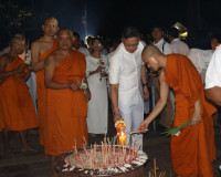 ผู้ว่าฯ สุราษฎร์ธานี นำประชาชนพร้อมใจร่วมกิจกรรมเวียนเทียน เ ... พารามิเตอร์รูปภาพ 8