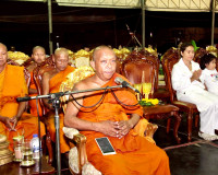 รองผู้ว่าราชการจังหวัดฯ เป็นประธานในพิธีเวียนเทียนเนื่องในวั ... พารามิเตอร์รูปภาพ 11