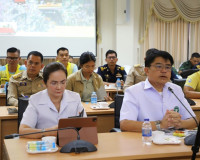 รองผู้ว่าราชการจังหวัดสุราษฎร์ธานี เป็นประธานในการประชุมเตรี ... พารามิเตอร์รูปภาพ 6
