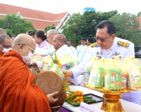 จังหวัดสุราษฎร์ธานี จัดพิธีทำบุญตักบาตร เนื่องในโอกาสวันเฉลิ ... พารามิเตอร์รูปภาพ 18