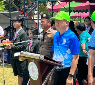 รองผู้ว่าราชการจังหวัดสุราษฎร์ธานี เป็นประธานในพิธีเปิดการแข ... พารามิเตอร์รูปภาพ 1