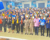 รองผู้ว่าราชการจังหวัดสุราษฎร์ธานี เป็นประธานมอบประกาศเกียรต ... พารามิเตอร์รูปภาพ 15