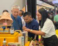 รองผู้ว่าราชการจังหวัดสุราษฎร์ธานี เป็นประธานแถลงข่าวในงานเก ... พารามิเตอร์รูปภาพ 6