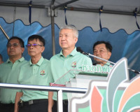 รองผู้ว่าราชการจังหวัดสุราษฎร์ธานี เป็นประธานในพิธีปิดการแข่ ... พารามิเตอร์รูปภาพ 1
