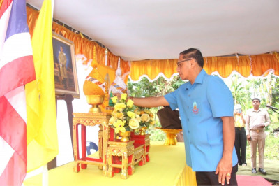 รองผู้ว่าราชการจังหวัดสุราษฎร์ธานี เป็นประธานในพิธีมอบสิ่งขอ ... พารามิเตอร์รูปภาพ 1