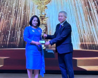 รองผู้ว่าราชการจังหวัดสุราษฎร์ธานี เป็นประธานมอบประกาศเกียรต ... พารามิเตอร์รูปภาพ 3