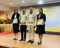 รองผู้ว่าราชการจังหวัดสุราษฎร์ธานี เป็นประธานมอบโล่รางวัลและ ... พารามิเตอร์รูปภาพ 15