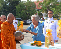 จังหวัดสุราษฎร์ธานี จัดพิธีทำบุญตักบาตรถวายพระราชกุศลเนื่องใ ... พารามิเตอร์รูปภาพ 4