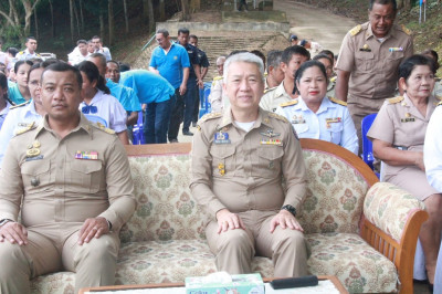 รองผู้ว่าราชการจังหวัดสุราษฎร์ธานี เป็นประธานในพิธีปล่อยพันธ ... พารามิเตอร์รูปภาพ 1
