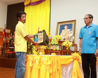 รองผู้ว่าราชการจังหวัดสุราษฎร์ธานี เป็นประธานในพิธีมอบสิ่งขอ ... พารามิเตอร์รูปภาพ 5