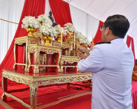 รองผู้ว่าราชการจังหวัดสุราษฎร์ธานีเป็นประธานในพิธีทำบุญตักบา ... พารามิเตอร์รูปภาพ 2