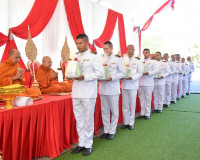 รองผู้ว่าราชการจังหวัดสุราษฎร์ธานีเป็นประธานในพิธีทำบุญตักบา ... พารามิเตอร์รูปภาพ 5