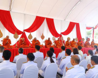 รองผู้ว่าราชการจังหวัดสุราษฎร์ธานีเป็นประธานในพิธีทำบุญตักบา ... พารามิเตอร์รูปภาพ 10