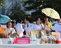 รองผู้ว่าราชการจังหวัดสุราษฎร์ธานีเป็นประธานในพิธีทำบุญตักบา ... พารามิเตอร์รูปภาพ 14