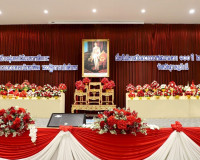 รองผู้ว่าราชการจังหวัดสุราษฎร์ธานีเป็นประธานในพิธีถวายเครื่อ ... พารามิเตอร์รูปภาพ 1