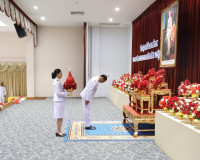 รองผู้ว่าราชการจังหวัดสุราษฎร์ธานีเป็นประธานในพิธีถวายเครื่อ ... พารามิเตอร์รูปภาพ 2