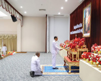 รองผู้ว่าราชการจังหวัดสุราษฎร์ธานีเป็นประธานในพิธีถวายเครื่อ ... พารามิเตอร์รูปภาพ 3