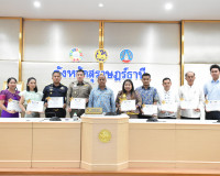 รองผู้ว่าราชการจังหวัดสุราษฎร์ธานี เป็นประธานในพิธีมอบเกียรต ... พารามิเตอร์รูปภาพ 8