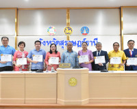 รองผู้ว่าราชการจังหวัดสุราษฎร์ธานี เป็นประธานในพิธีมอบเกียรต ... พารามิเตอร์รูปภาพ 10