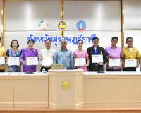 รองผู้ว่าราชการจังหวัดสุราษฎร์ธานี เป็นประธานในพิธีมอบเกียรต ... พารามิเตอร์รูปภาพ 11