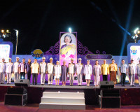 รองนายกรัฐมนตรีและรัฐมนตรีว่าการกระทรวงคมนาคม เป็นประธานในพิ ... พารามิเตอร์รูปภาพ 12