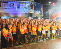 ผู้ว่าฯ สุราษฎร์ธานี นำนักวิ่งกว่า 2,500 คน ร่วม &quot;วิ่งพรมน้ำ ... พารามิเตอร์รูปภาพ 2