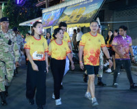 ผู้ว่าฯ สุราษฎร์ธานี นำนักวิ่งกว่า 2,500 คน ร่วม &quot;วิ่งพรมน้ำ ... พารามิเตอร์รูปภาพ 12