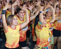 ผู้ว่าฯ สุราษฎร์ธานี นำนักวิ่งกว่า 2,500 คน ร่วม &quot;วิ่งพรมน้ำ ... พารามิเตอร์รูปภาพ 14