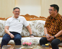 ผู้ว่าราชการจังหวัดสุราษฎร์ธานี หารือ ธนาคารกรุงไทย และส่วนร ... พารามิเตอร์รูปภาพ 12